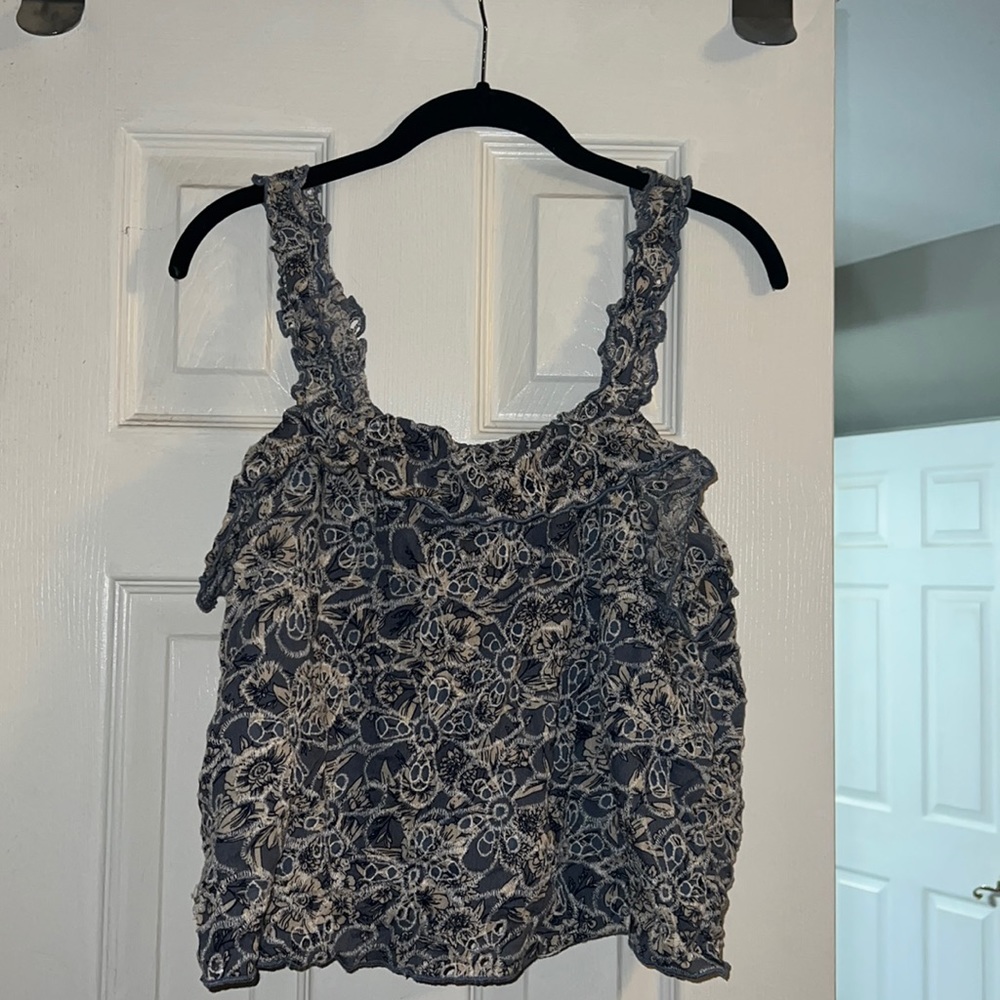 American Eagle flower printed tank top with ruffles on sleeves